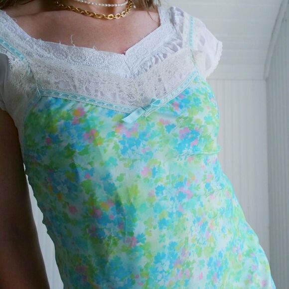 Sweetest vintage 60s Barbizon pinkβfloral printed mini slip - Picture 6 of 6